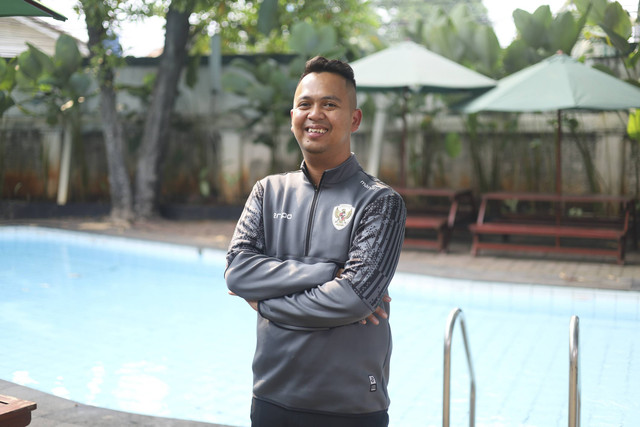 Fisioterapis Timnas U-20 Indonesia, Asep Azis saat berkunjung ke kantor kumparan, Jakarta, Rabu (16/10/2024). Foto: Syawal Febrian Darisman/kumparan