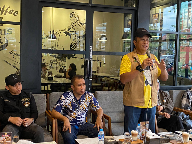 Cawagub Kalbar, Didi Haryono, saat ngopi bareng IMI Singkawang. Foto: Yulia Ramadhiyanti/Hi!Pontianak