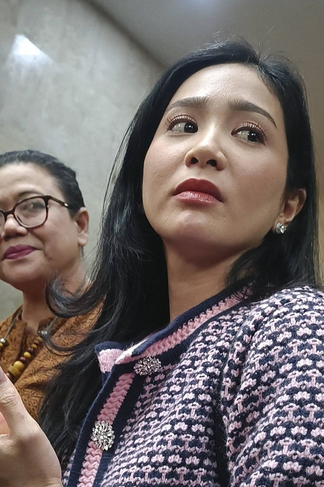 Bunga Zainal jalani pemeriksaan tambahan terkait laporan dugaan penipuan dan penggelapan yang dia layangkan di Polda Metro Jaya, Kamis (17/10/2024). Foto: Giovanni/kumparan