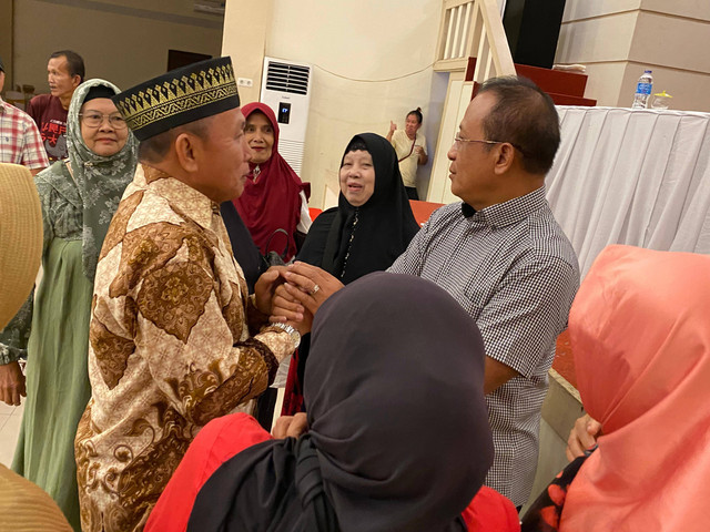 Calon Wakil Gubernur Kalbar, Didi Haryono saat bersilaturahmi dengan warga Singkawang. Foto: Yulia Ramadhiyanti/Hi!Pontianak