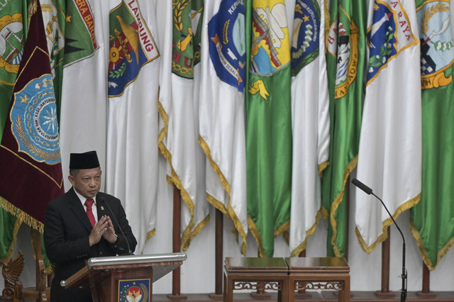 Mendagri Tito Karnavian memberikan sambutan dalam upacara pelantikan di Kantor Kemendagri, Jakarta, Jumat (18/10/2024). Foto: Fauzan/ANTARA FOTO