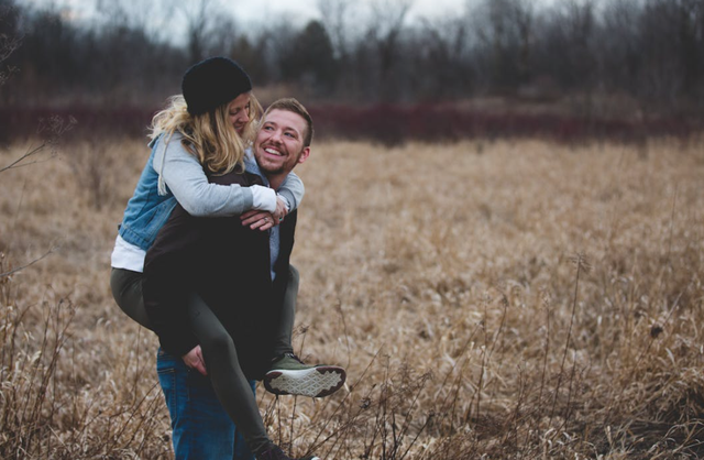 Ilustrasi Apakah Soft Spoken Termasuk Love Language? Sumber: Pexels/Josh Willink