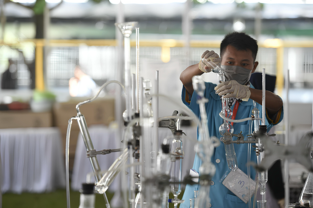 Universitas Padjadjaran (Unpad) bersama PT Pakar Biomedika Indonesia lewat program Teaching Factory berhasil mengembangkan mendeteksi penyakit infeksi bernama Nucleopad. Foto: Dok. Kemendikbudristek