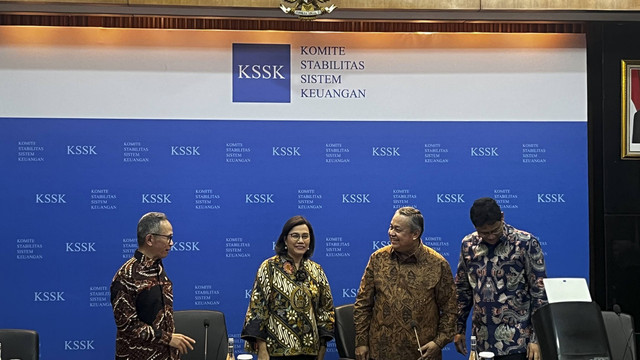 Menteri Keuangan (Menkeu), Sri Mulyani dalam konferensi pers KSSK, Jumat (18/10/2024). Foto: Widya Islamiati/kumparan
