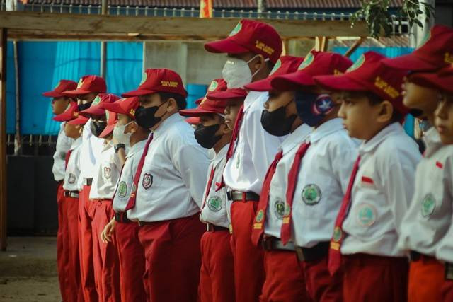 Ilustrasi Bagaimana cara sederhana Anda bisa mulai menerapkan Profil Pelajar Pancasila di kelas? - Sumber: unsplash.com/Syahrul Alamsyah Wahid 
