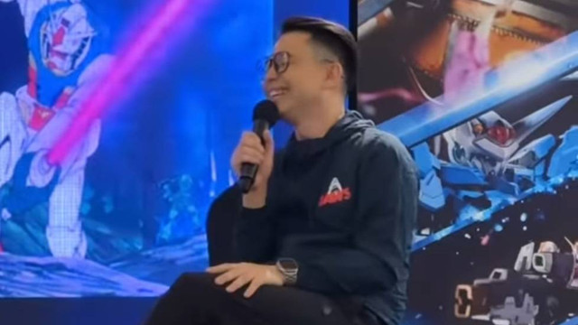 Ernest Prakasa di acara Bandai Spirits Hobby Exhibition. Foto: Alexander Vito/kumparan