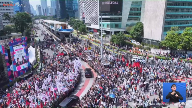 Presiden Joko Widodo berangkat menuju lokasi pelantikan Presiden dan Wakil Presiden periode 2024-2029 di Bundaran HI, Jakarta, Minggu (20/10/2024). Foto: YouTube/Sekretariat Presiden
