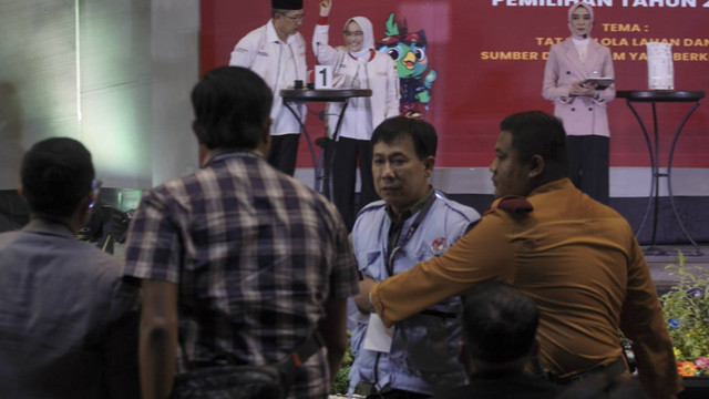 Suasana ricuh di debat perdana Pilbup Bojonegoro 2024 pada Sabtu (19/10/2024). Foto: Dok. Istimewa