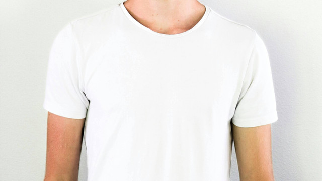 Minggu, 20 Oktober โ2024. Foto oleh Sebastiaan Stam, https://www.pexels.com/photo/man-in-white-shirt-and-black-bottoms-standing-against-white-wall-1304647/