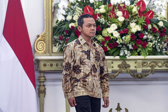 Wakil Menteri Pendidikan Dasar dan Menengah, Fajar Riza Ulhaq berjalan saat dipanggil Presiden Prabowo Subianto dalam pengumuman jajaran menteri Kabinet Merah Putih di Istana Merdeka, Jakarta, Minggu (20/10/2024). Foto: Muhammad Adimaja/ANTARA FOTO