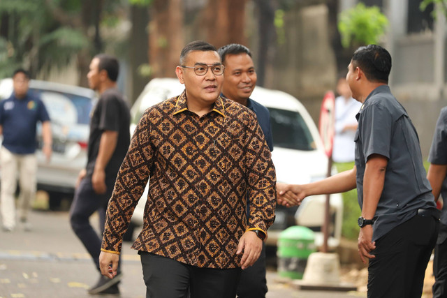 Ossy Darmawan tiba di kediaman Presiden terpilih Prabowo Subianto di Jalan Kertanegara, Jakarta, Selasa (15/10/2024). Foto: Iqbal Firdaus/kumparan