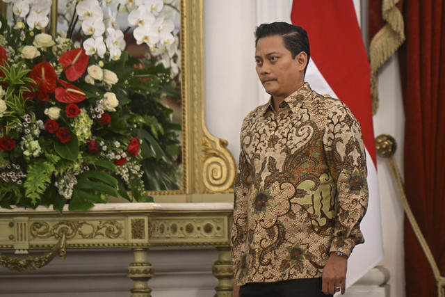 Wamenkeu, Thomas Djiwandono berjalan saat dipanggil Presiden Prabowo Subianto dalam pengumuman jajaran menteri Kabinet Merah Putih di Istana Merdeka, Jakarta, Minggu (20/10/2024). Foto: Hafidz Mubarak/ANTARA FOTO