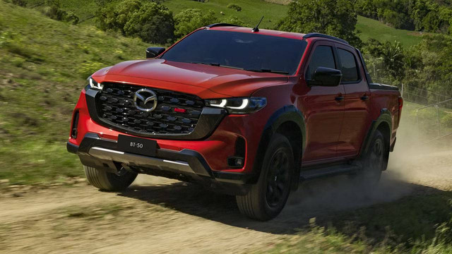 Mobil pikap double cabin Mazda BT-50 2025. Foto: Mazda