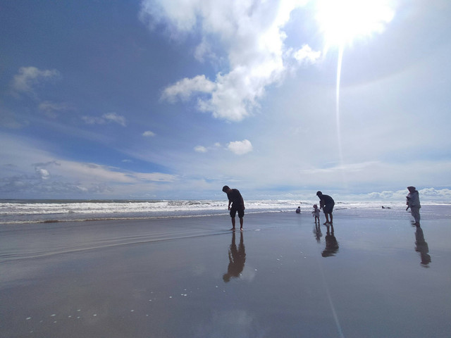 Ilustrasi Apakah Nyi Roro Kidul dan Ratu Pantai Selatan Itu Sama? | Unsplash/Asmi Atmaja
