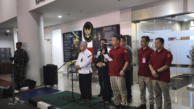Jumpa pers penetapan tersangka 3 hakim pemberi vonis bebas Ronald Tannur di Kejagung, Rabu (23/10/2024). Foto: Jonathan Devin/kumparan