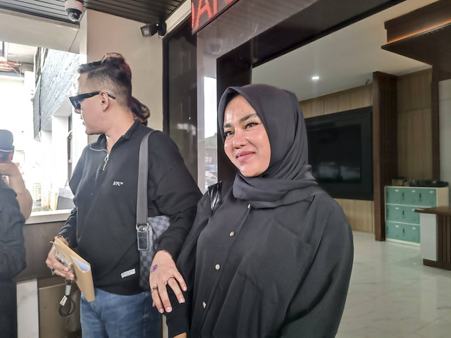 Medina Zein bebas dari masa hukumannya, Kejari Jakarta Timur, Kamis (24/10/2024).  Foto: Giovanni/kumparan