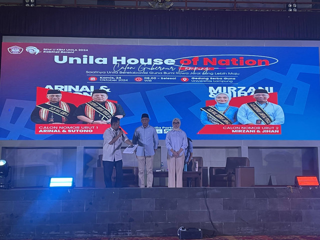 Pasangan calon Gubernur dan Wakil Gubernur Lampung, nomor urut 02, Rahmat Mirzani Djausal dan Jihan Nurlela dalam agenda Unila House of Nation | Foto : Eva Nurdiah / Lampung Geh