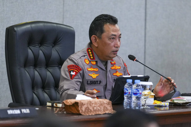 Kapolri Jenderal Listyo Sigit Prabowo memberikan arahan kepada jajarannya dalam video conference di Mabes Polri, Senin (28/10/2024). Foto: Dok. Istimewa