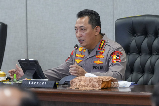 Kapolri Jenderal Listyo Sigit Prabowo memberikan arahan kepada jajarannya dalam video conference di Mabes Polri, Senin (28/10/2024). Foto: Dok. Istimewa