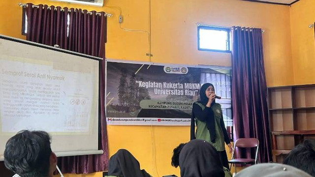 Penyampaian Materi Oleh Yana Silva di Perpustakaan Kampung Dusun Pusaka Sabtu, 26 Oktober 2024