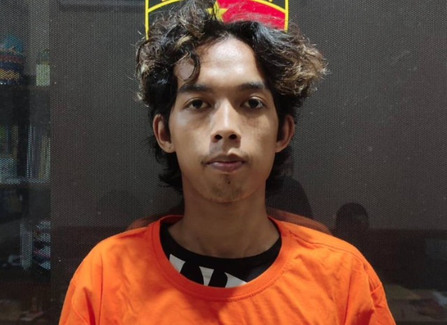 Suami-istri berinsial PA (22) dan AT (22) tersangka penganiayaan balita. Dok: Polres Badung