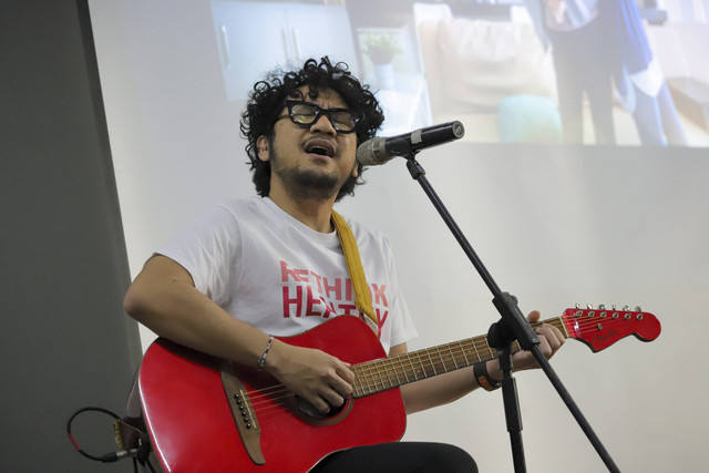 Kunto Aji saat berkunjung ke kumparan, Jakarta, Rabu (30/10/2024). Foto: Jamal Ramadhan/kumparan