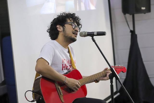 Kunto Aji saat berkunjung ke kumparan, Jakarta, Rabu (30/10/2024). Foto: Jamal Ramadhan/kumparan