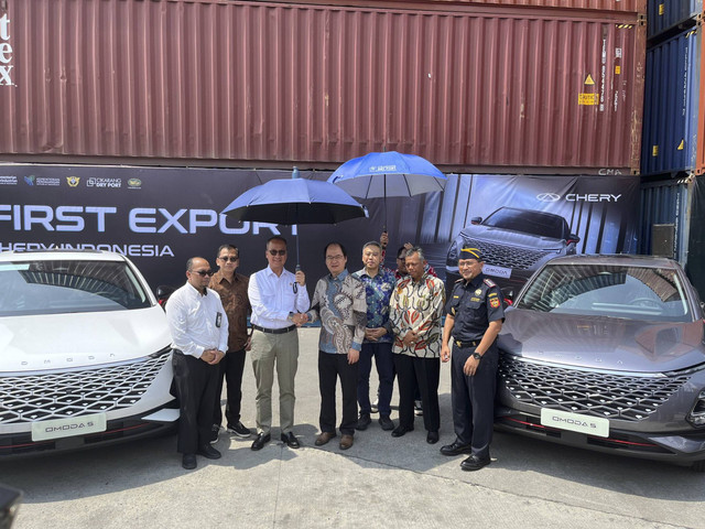 Chery Indonesia resmi ekspor Chery Omoda 5 setir kiri rakitan Indonesia ke Vietnam. Foto: Fitra Andrianto/kumparan