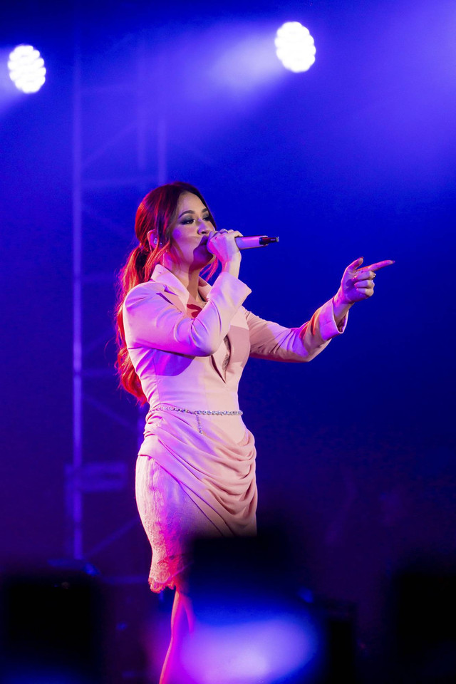 Konser JUNI Day X sukses digelar pada Sabtu (2/11) di Basket Hall, Senayan, Jakarta Pusat. Dua penyanyi wanita Indonesia, Raisa dan Bernadya, berhasil menyihir penonton dengan deretan lagu populer mereka. Foto: Dok. Juni Records