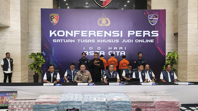 Suasana jumpa pers pengungkapan kasus judi online di Bareskrim Polri, Jakarta, Sabtu (2/11/2024). Foto: Jonathan Devin/kumparan