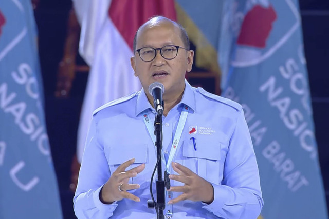 Ketua relawan Gerakan Solidaritas (GSN) Rosan Roslani menyampaikan sambutan saat menghadiri deklarasi GSN di Indonesia Arena, Gelora Bung Karno, Jakarta, Sabtu (2/11/2024). Foto: YouTube/Sekretariat Presiden