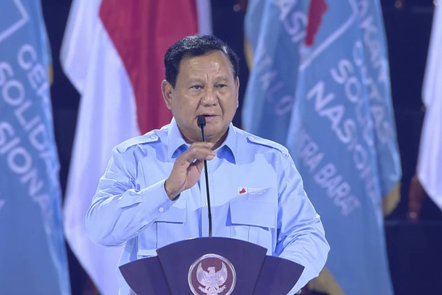Presiden Prabowo Subianto menyampaikan sambutan saat menghadiri deklarasi Gerakan Solidaritas Nasional (GSN) di Indonesia Arena, Gelora Bung Karno, Jakarta, Sabtu (2/11/2024). Foto: Youtube/ Sekeriat Presiden