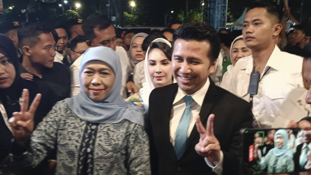 Pasangan nomor urut 02 Pilgub Jatim, Khofifah Indar Parawansa-Emil Elistianto Dardak, di Surabaya, Minggu (3/11/2024). Foto:  Farusma Okta Verdian/kumparan