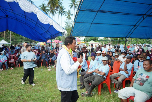 Hugua saat menggelar kampanye di Kecamatan Bonegunu, Buton Utara.