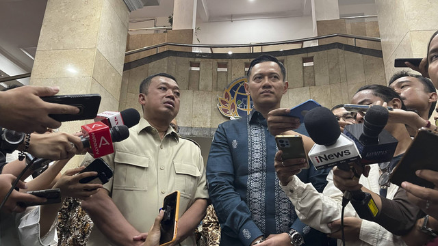 Menko Bidang Infrastruktur dan Pembangunan Kewilayahan, Agus Harimurti Yudhoyono (AHY) bertemu Menteri ATR/Kepala BPN Nusron Wahid, Selasa (5/11/2024). Foto: Fariza/kumparan