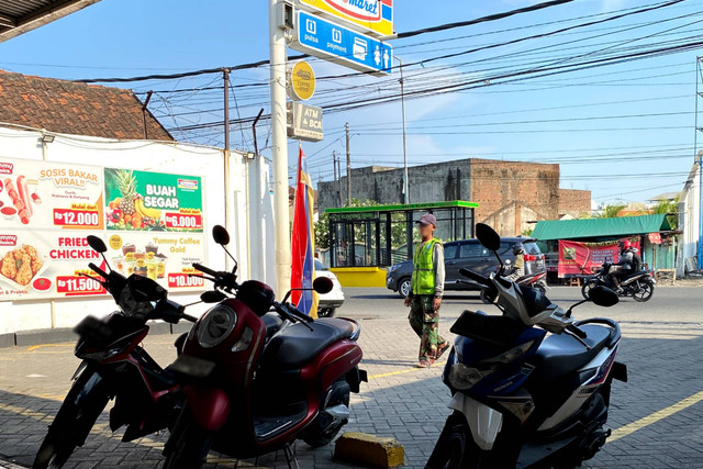 Parkir Liar di Minimarket Sumber: Dokumen Pribadi