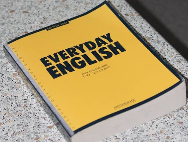 Ilustrasi analytical exposition text dalam bahasa Inggris. Foto: Unsplash/Ivan Shilov