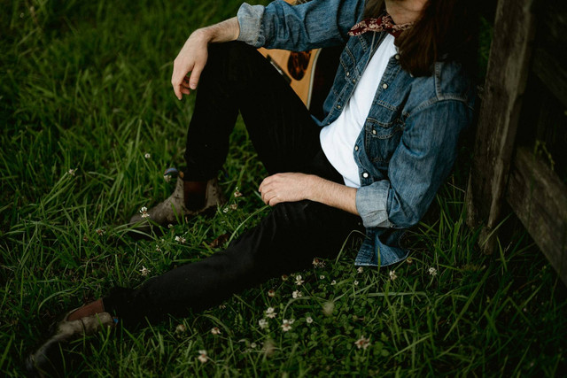 4 Tips Outfit Cowok Kurus supaya Terlihat Trendy dan Rapi | kumparan.com