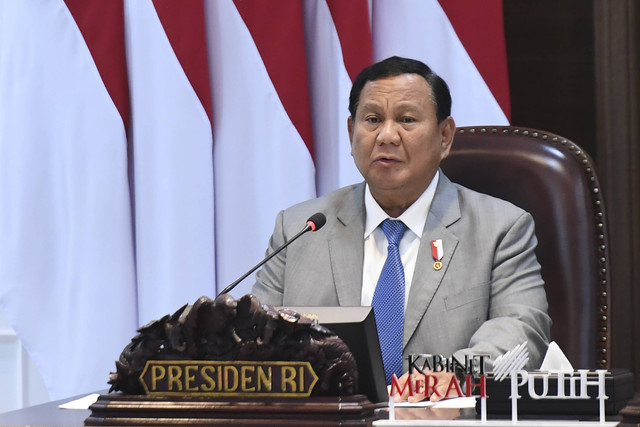 Presiden Prabowo Subianto memimpin Sidang Kabinet Paripurna di Kantor Presiden, Jakarta, Rabu (6/11/2024). Foto: Hafidz Mubarak A/Antara Foto 