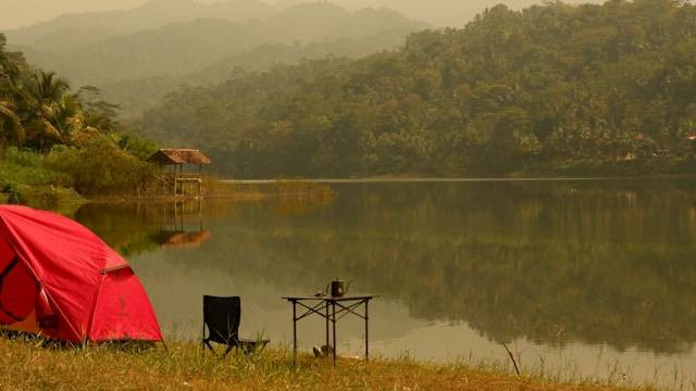 Glamping Jogja Murah. Foto: Waduk Sermo. Sumber: Unsplash/ardi fitri