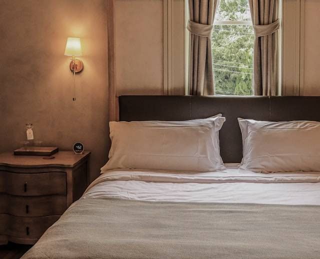 Harga Menginap di Hotel Rumi Semarang. Foto Hanya Ilustrasi Bukan Tempat Sebenarnya. Sumber Foto: Unsplash.com/mk. s