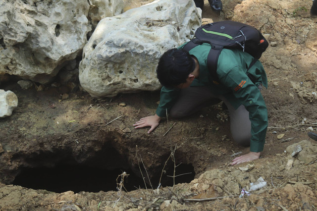 Lubang misterius atau sinkhole di Blitar. Foto: Dok. kumparan