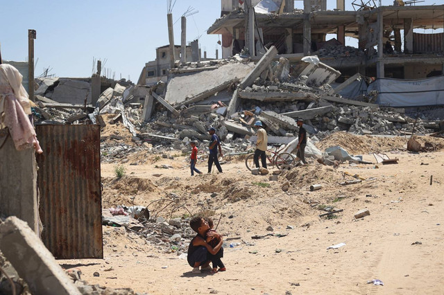 Ilustrasi Balita yang selamat dalam serangan Israel di Gaza Foto: Eyad BABA / AFP