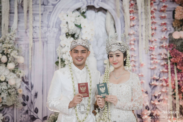 Febby Rastanty dan Drajad Djumantara resmi menikah di The Tribata, Darmawangsa, Jakarta Selatan, Sabtu (9/11). 
 Foto: Dok. Bridestory