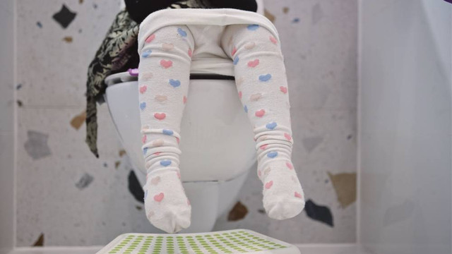 Sampai Kapan Anak Boleh Dimandikan Orang Tua Beda Jenis Kelamin? Foto: Shutterstock