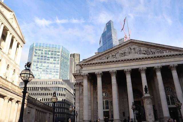 Ilustrasi Tugas field collection. Sumber: Unsplash