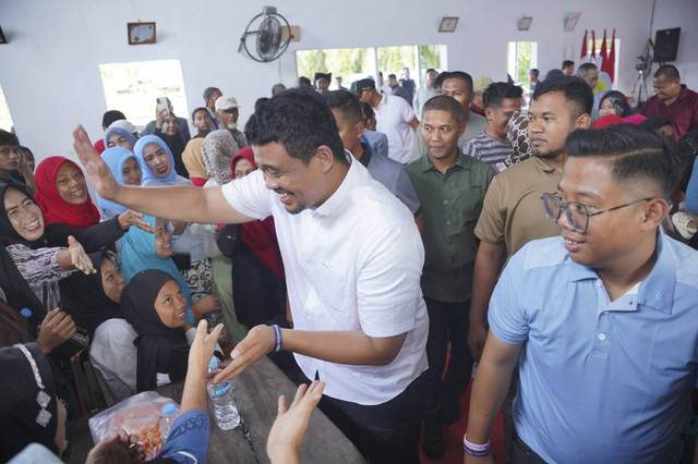 Cagub Sumut Bobby Nasution temui masyarakat Kabupaten Langkat, Senin (11/11/2024). Foto: Dok. Istimewa