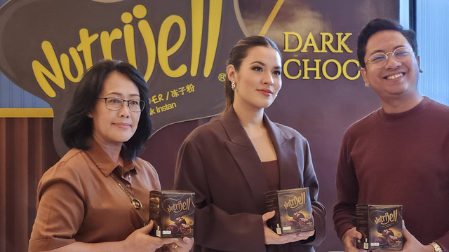 Peluncuran Nutrijell dark choco dan pengumuman Raisa Andriana sebagai brand ambassador terbaru, Jumat (8/11/2024). Foto: Azalia Amadea/kumparan