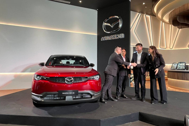 Mazda Indonesia resmi meluncurkan mobil listrik pertamanya, yaitu Mazda MX-30 di Mazda Indonesia Headquarters, Senin (11/11/2024). Foto: Fitra Andrianto/kumparan