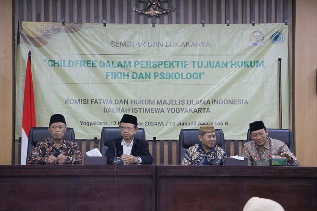Anggota DPD RI Dr. H. Hilmy Muhammad, M.A. menghadiri seminar Childfree; Jangan Diniatkan Sejak Awal, yang diadakan MUI. Foto: Dok. Istimewa